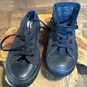 Black men’s size 4 black converse
